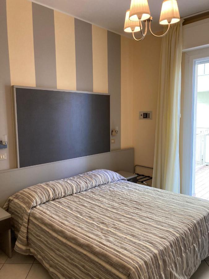 Hotel Abel & Residence Чезенатико Экстерьер фото