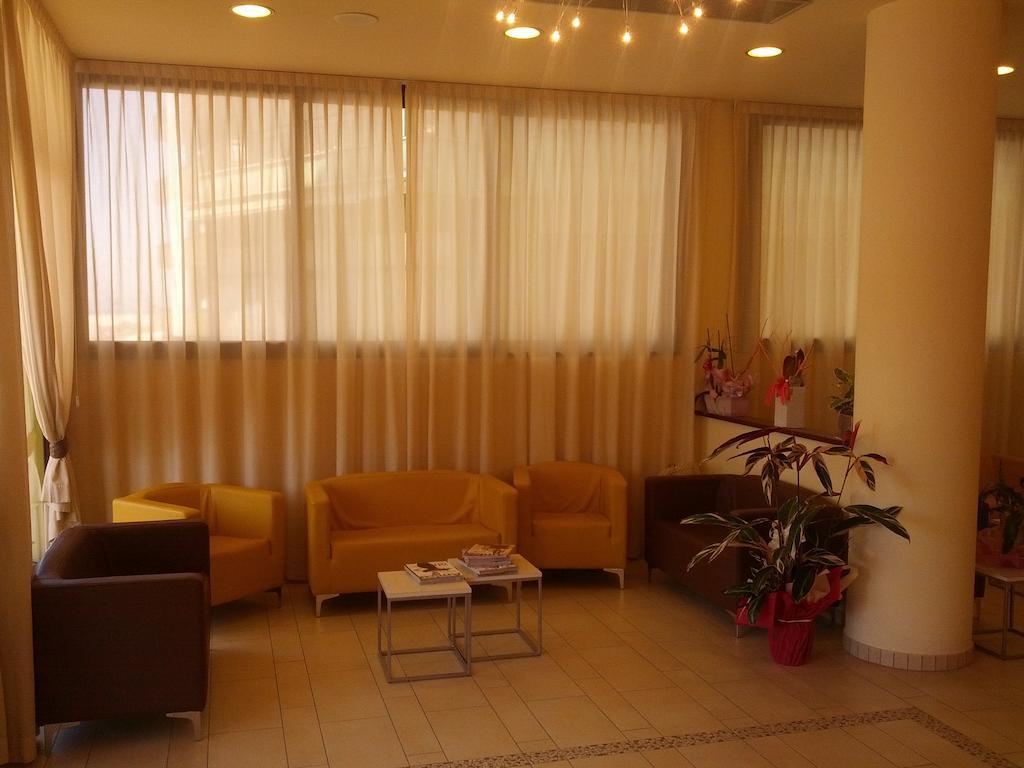 Hotel Abel & Residence Чезенатико Экстерьер фото