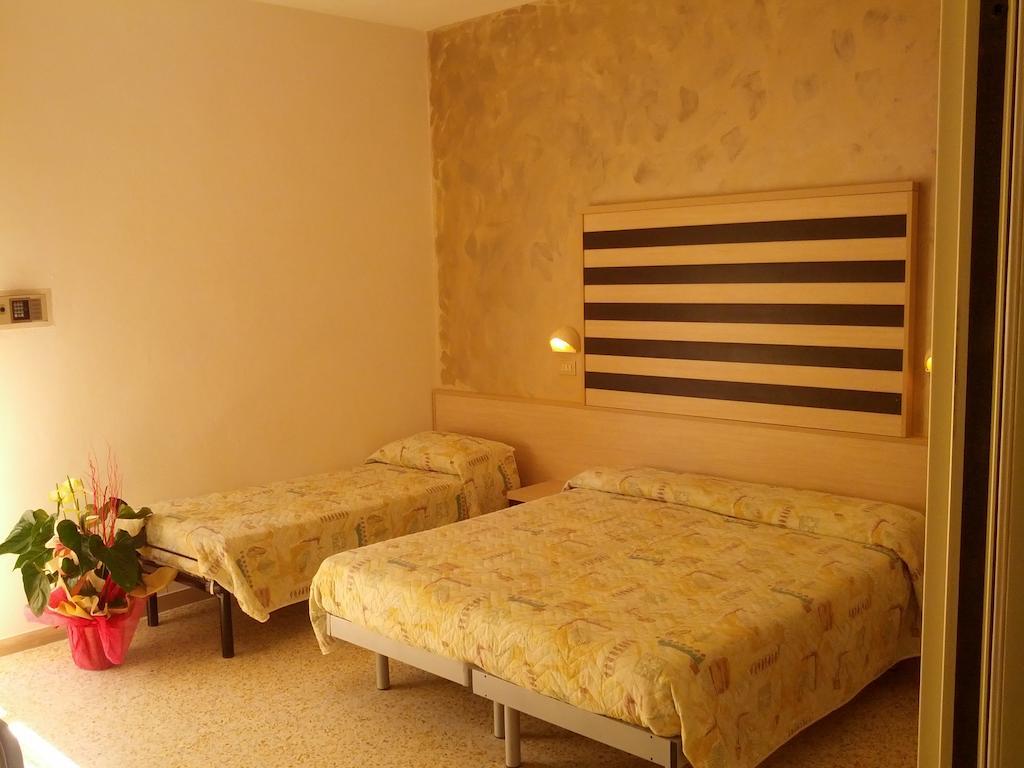 Hotel Abel & Residence Чезенатико Номер фото